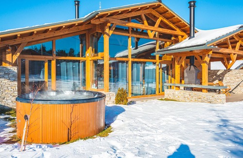 Razlog Ski Chalet | Spacious Chalet with Sauna, Home Theater & Hot Tub for 10