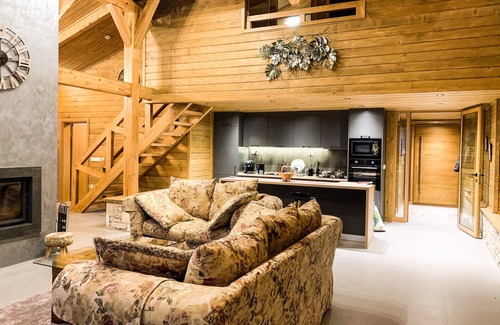 Razlog Ski Chalet | Inviting Chalet with Sauna for 10 in Mountain Valley
