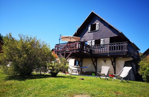 Besse-et-Saint-Anastaise Ski Chalet | Chalet Besse: Top-Rated Retreat with Lake Views & Free WiFi