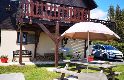 Besse-et-Saint-Anastaise Ski Chalet | Chalet Besse: Top-Rated Retreat with Lake Views & Free WiFi