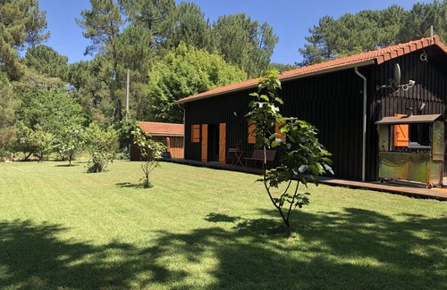 La Teste-de-Buch Ski Chalet | Chalet: Pet-Friendly Oceanfront Retreat with Scenic Views