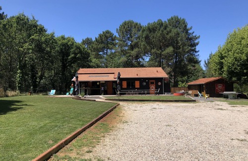La Teste-de-Buch Ski Chalet | Chalet: Pet-Friendly Oceanfront Retreat with Scenic Views