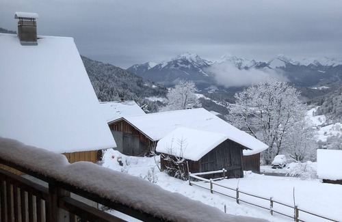 Le Bouchet-Mont-Charvin Ski Chalet | Guest Rated 10/10: Chalet 1830 with Private Pool & Kitchen