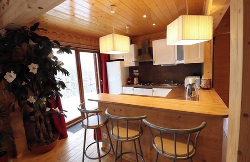 Saint-Jacques-des-Blats Ski Chalet | Scenic Chalet with Mountain Views and Spa Amenities