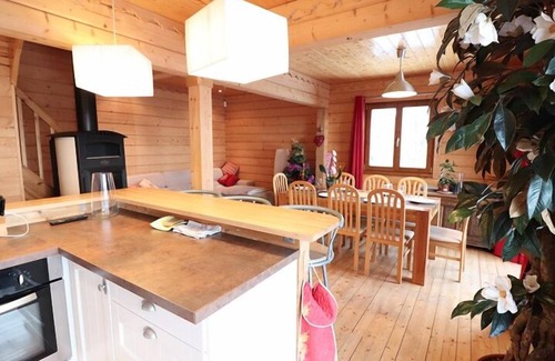 Saint-Jacques-des-Blats Ski Chalet | Scenic Chalet with Mountain Views and Spa Amenities
