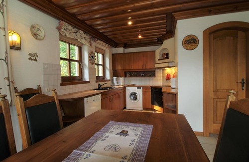 Bad Kleinkirchheim Apartment | Family-Friendly Chalet Franz TOP 1 with Kitchen Amenities