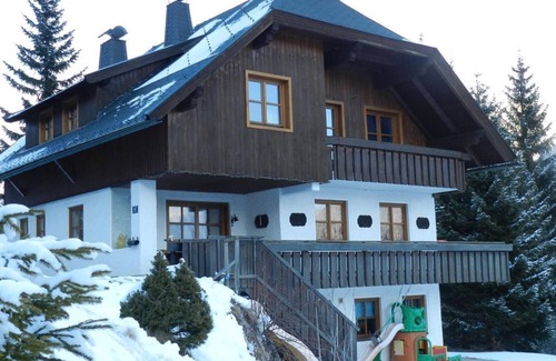Bad Kleinkirchheim Apartment | Family-Friendly Chalet Franz TOP 1 with Kitchen Amenities