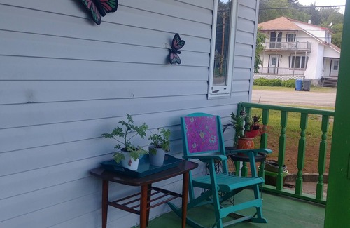Mauricie Ski Chalet | Cozy Chalet with Lake View, Steps from Lac aux Sables