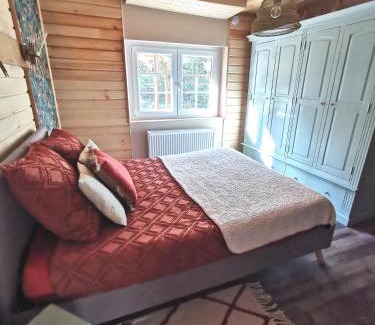 Deneuvre Ski Chalet | Idyllic Chalet - Gîte with Pond & Private Beach Access