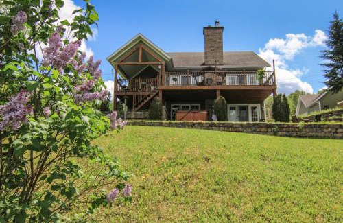 Saint-David-de-Falardeau Ski Chalet | Experience Oceanfront Bliss at Chalet Grand-père Tortue