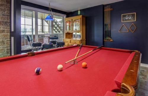 Saint-David-de-Falardeau Ski Chalet | Experience Oceanfront Bliss at Chalet Grand-père Tortue