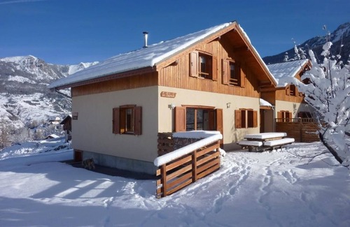 Les Orres Ski Chalet | Mountain View Chalet 'Garrigue Au Pied Des Pistes' with Pool