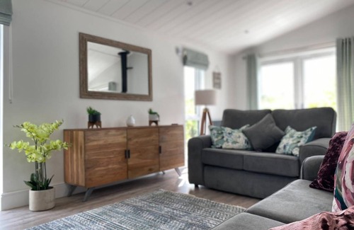 Clitheroe Ski Chalet | Fell View 4: Family-Friendly Retreat with Kitchen Amenities