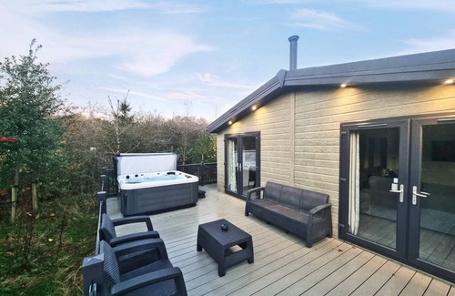 Clitheroe Ski Chalet | Fell View 4: Family-Friendly Retreat with Kitchen Amenities