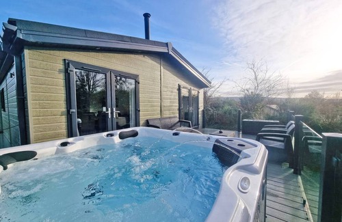 Clitheroe Ski Chalet | Fell View 4: Family-Friendly Retreat with Kitchen Amenities
