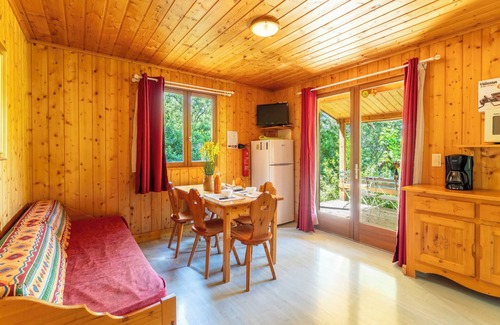 Mirabel-aux-Baronnies Ski Chalet | Relaxing Chalet 'Gite Serpolet' with Pool and Private Terrace