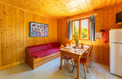 Mirabel-aux-Baronnies Ski Chalet | Relaxing Chalet 'Gite Serpolet' with Pool and Private Terrace