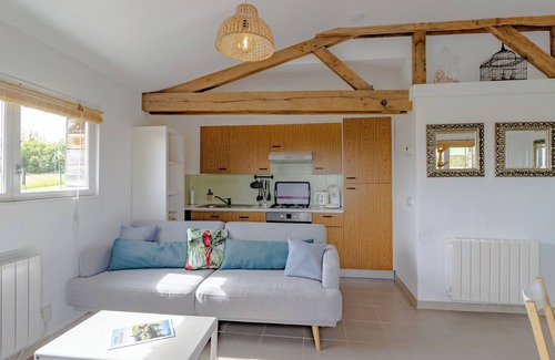 Jayac House | Inviting Chalet 'Gîte Bellevue' with Pool and Private Terrace