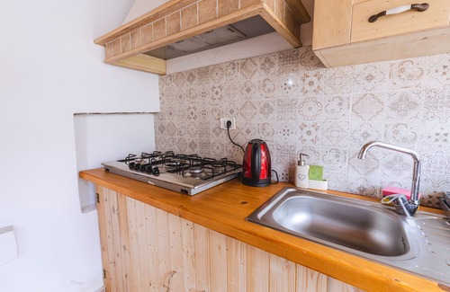 Soars House | Cozy Chalet Giuel in Transilvania: Pet-Friendly Retreat