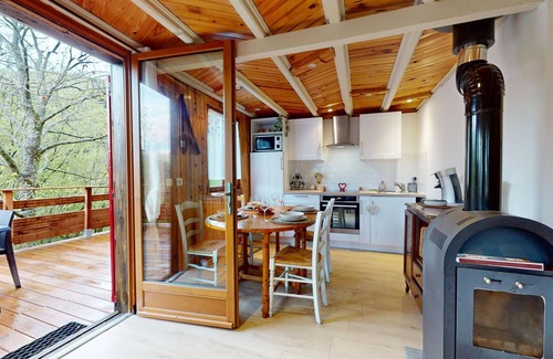 Muhlbach-sur-Munster Ski Chalet | Pet-Friendly Chalet Glitzerstein with Breakfast & Kitchen