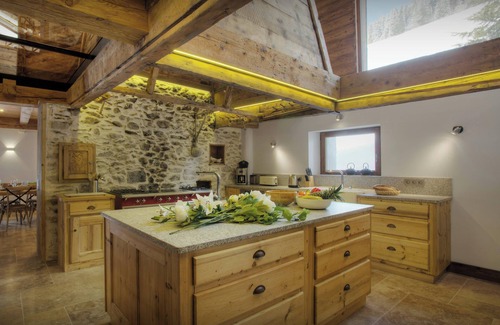 La Giettaz Ski Chalet | Chalet Goville: Alpine Retreat with Sauna & Hot Tub