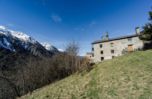 Saint-Andre Ski Chalet | Inviting Chalet 'Grand Vanoise' with Terrace, Wi-Fi & Spa