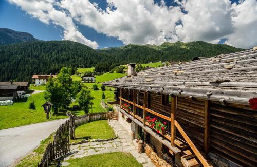 La Via Ski Chalet | Experience Gratznhäusl: Oceanfront Bliss & Spa Retreat