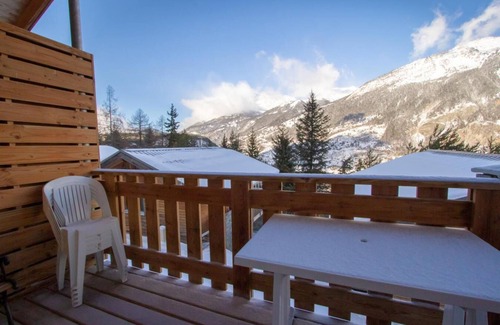 Villarodin-Bourget Ski Chalet | Cozy Chalet with Balcony, Ski Locker & Pet-Friendly Perks