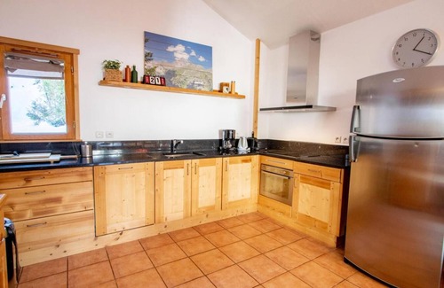 Villarodin-Bourget Ski Chalet | Cozy Ground Floor Chalet with Balcony Near Ski Slopes
