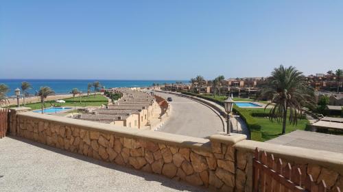 Zafarana Ski Chalet | Family-Friendly Chalet with Terrace & Ocean View in Ain El Sokhna