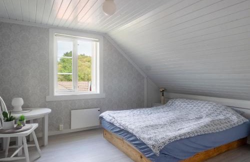 Tysnes Ski Chalet | Pet-Friendly Chalet Gulehuset - FJH608, Rated 9.5/10
