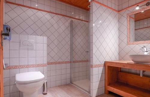 Saint-Gervais-les-Bains Hotel | Chalet Hôtel des 2 Gares: Oceanfront Oasis with Spa & Pool
