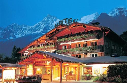 Les Houches Hotel | Oceanfront Chalet Hôtel du Bois with Private Pool & Dining