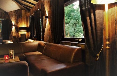 Les Houches Hotel | Oceanfront Chalet Hôtel du Bois with Private Pool & Dining