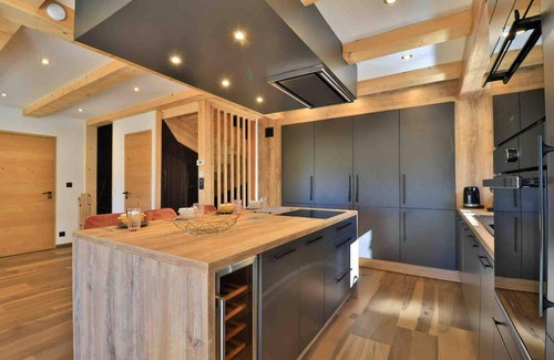 Les Orres Ski Chalet | Exclusive Chalet with Jacuzzi, Sauna & Gym - 10/10 Rated