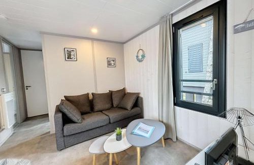 Jullouville Ski Chalet | Elegant Chalet with Heated Pool Near Jullouville Beach