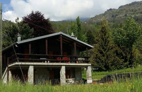 Antey-Saint-Andre Ski Chalet | Cozy Chalet 'Haut Vue Cervin Matterhorn' with Private Terrace