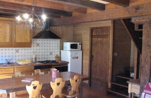 Hauteluce Ski Chalet | Cozy Chalet in Hauteluce with Spa and Family-Friendly Amenities