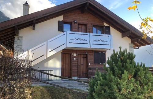 Graechen Apartment | Family-Friendly Chalet Hedy Ferienwohnung with High Ratings