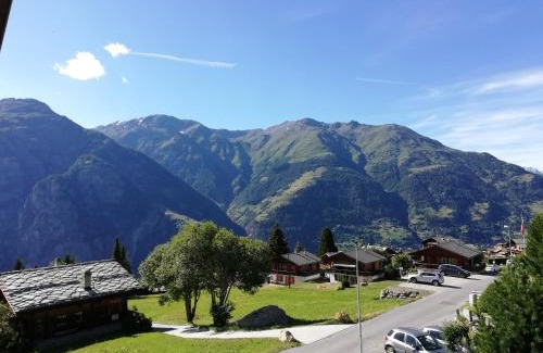 Graechen Apartment | Family-Friendly Chalet Hedy Ferienwohnung with High Ratings
