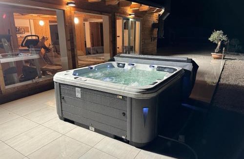 Idrija Villa | Experience Chalet HerMes arT: Oceanfront Bliss Awaits