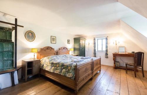 Lunz am See Ski Chalet | Relaxing Chalet Hinterbreiteneben with Hot Tub & Pet-Friendly Stay