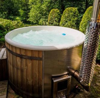 Cervena Voda Ski Chalet | Relax at Chalet Horní Orlice with Ocean View & Hot Tub