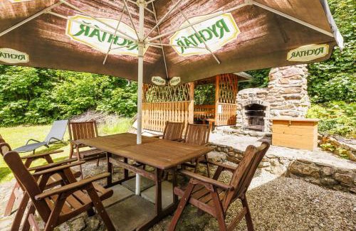 Cervena Voda Ski Chalet | Relax at Chalet Horní Orlice with Ocean View & Hot Tub