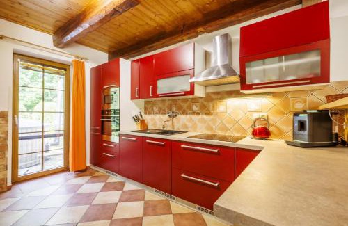 Cervena Voda Ski Chalet | Relax at Chalet Horní Orlice with Ocean View & Hot Tub