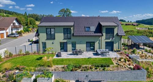 Karlovy Dvory Apartment | Oceanfront Chalet Houbový Vrch: 4-Star with Spa & Hot Tub