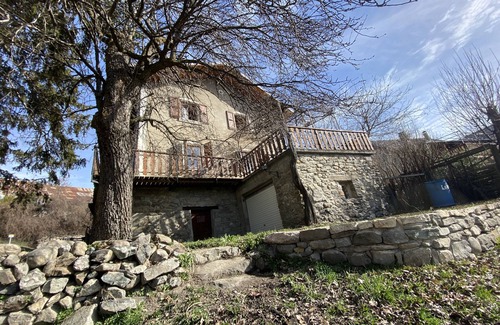 Prunieres Ski Chalet | Charming Chalet with Garden Near Serre Ponçon Lake
