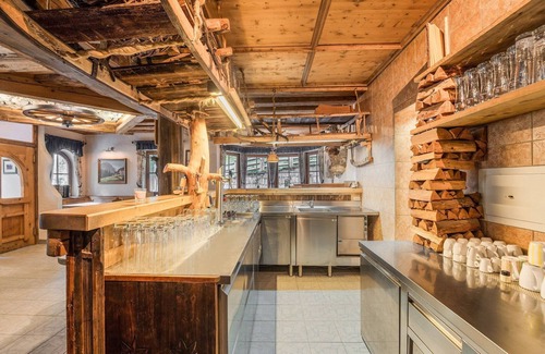 Neustift Im Stubaital Cottage | Cozy Alpine Hut in Stubaital with Spa and Pet-Friendly Amenities