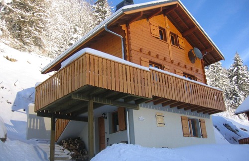 Station de Drouzin le Mont Ski Chalet | Family-Friendly Chalet with Kitchen, Perfect Year-Round Retreat