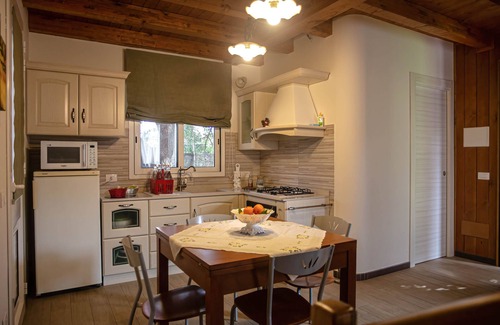 Coste Ski Chalet | Serene Chalet in Giarre: Spa, Breakfast & Family-Friendly